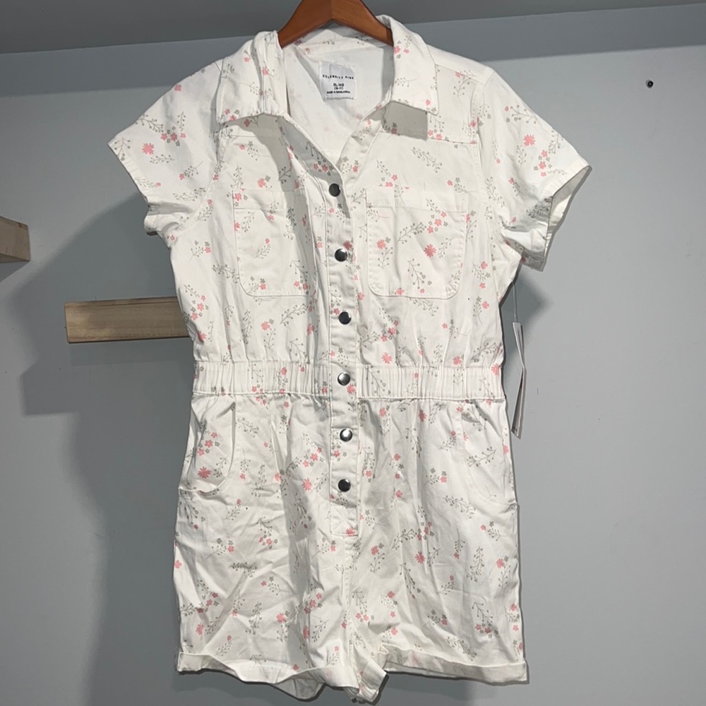 Celebrity‎ pink NWT floral romper